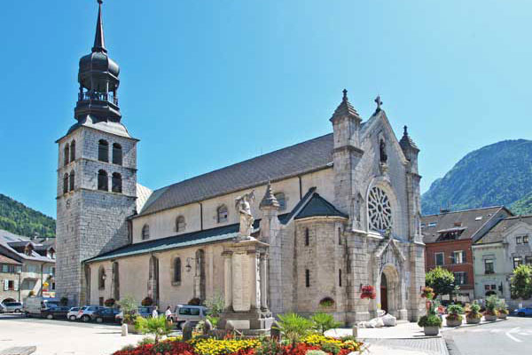 église de Thônes Haute Savoie ville de Haute Savoie