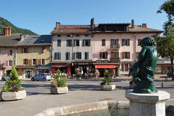 Place Joseph Avet généreux donnateur Thônes capitale du Reblochon