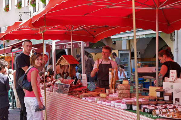 Marché de Thônes tous les samedis le jour de marché est le samedi