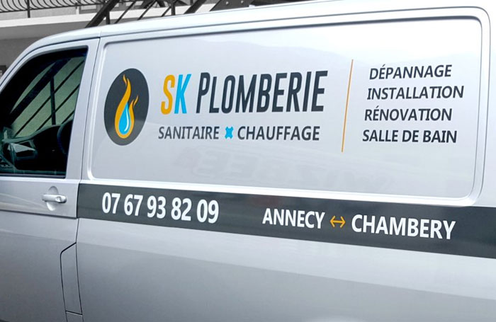Marquage publicitaire adhésif Wizbee Thônes sur tous véhicules conception fabrication et pose dans toute la région des aravis la clusaz 
