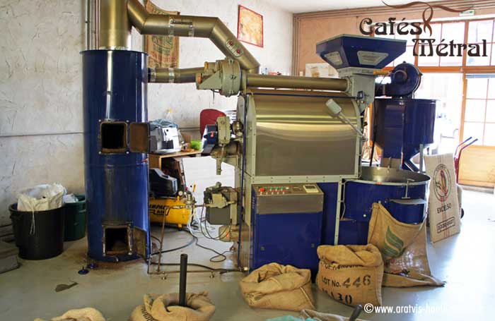 L'atelier de torréfaction se situe 33, rue de la tournette à Thônes