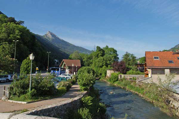 Le Nom rivière qui traverse Thônes La rivière le Nom est un affluent du Fier