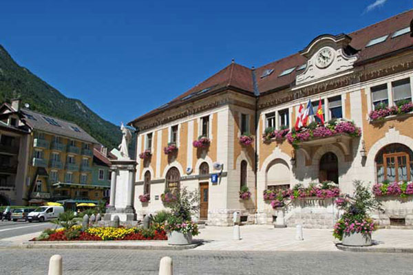 Hôtel de Ville de Thônes ville de Haute Savoie ville de Haute Savoie 6000 Habitants secteur des Aravis